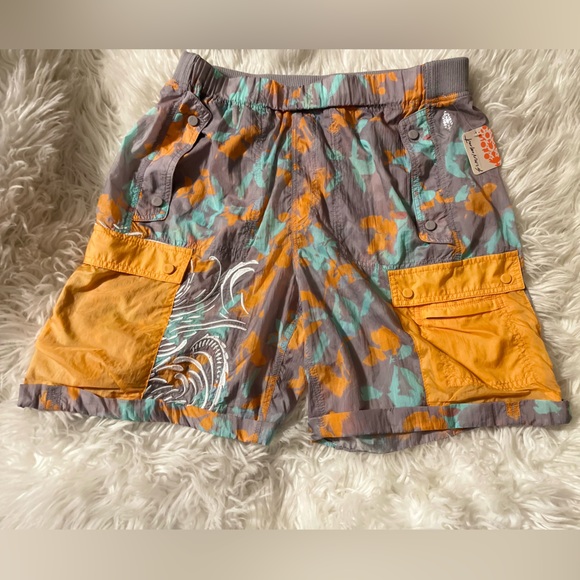 Free People FP Movement NWT Women’s Colorburst Hiking Short, Humming Floral. M - Picture 2 of 13